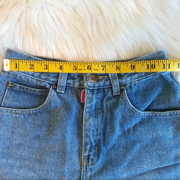 VINTAGE • high waisted jean shorts - Picture 6 of 8